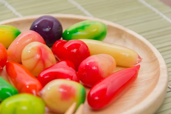 Haricots mungo en forme de fruits en gelée, fruits imitations délétères ou K — Photo