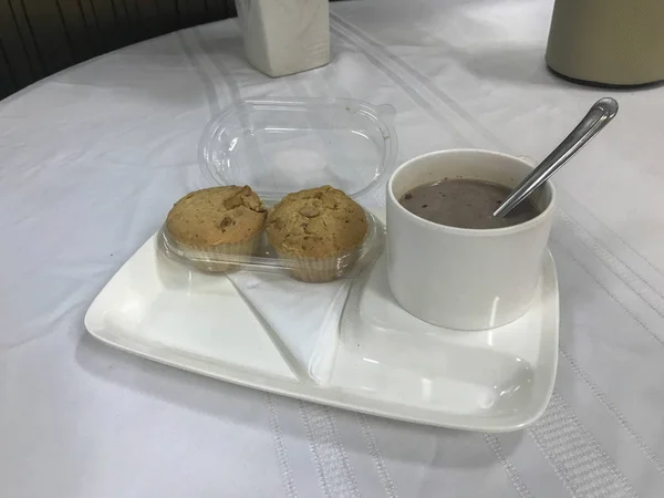 Кава-брейк і набір закусок у семінарі — стокове фото