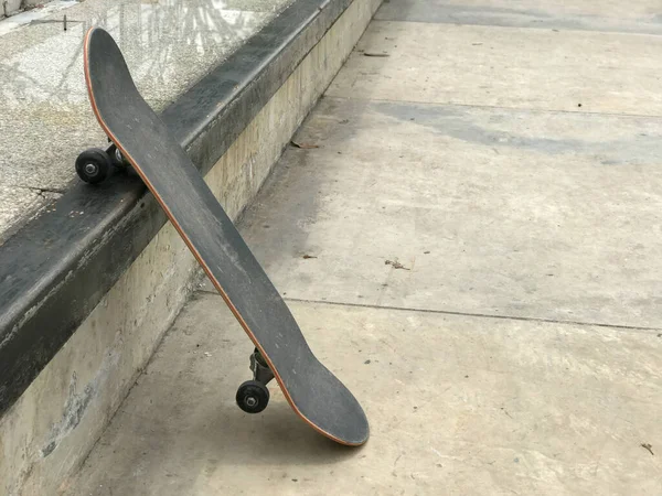 Skateboard κοντά στη ράμπα, extreme sport στην Ταϊλάνδη — Φωτογραφία Αρχείου