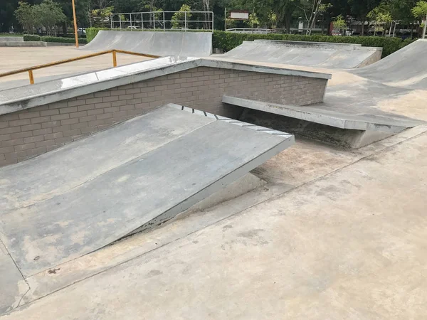 Outdoor concrete skateboard ramp at thailand ,extreme sport — 스톡 사진