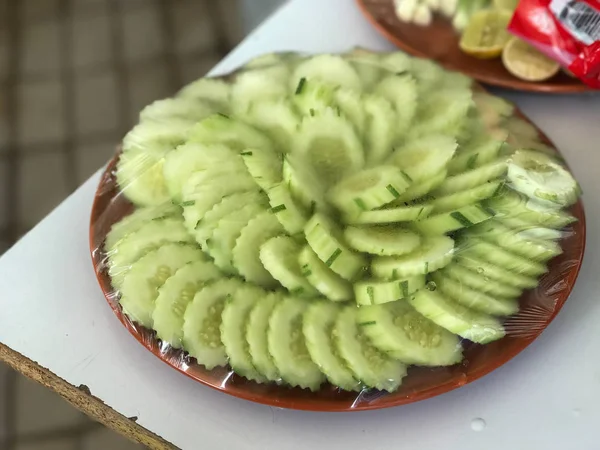 Close-up de pepino em plástico envoltório — Fotografia de Stock