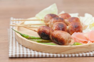  Tayland usulü sosis, Kuzeydoğu usulü sosis.