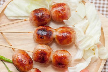  Tayland usulü sosis, Kuzeydoğu usulü sosis.