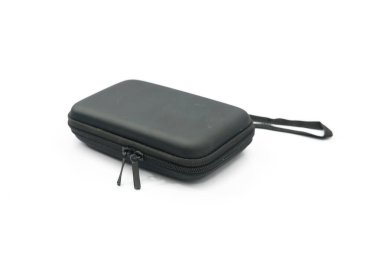 beyaz üzerinde fermuar olan siyah koruma çantası