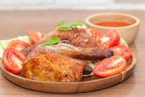 Menutup dari ayam panggang sayap dengan saus — Stok Foto