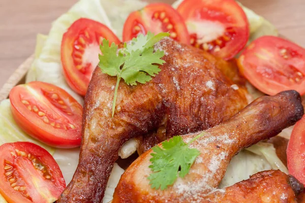 Menutup dari ayam panggang sayap dengan saus — Stok Foto