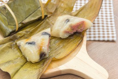 Buharda pişirilmiş muzlu pilav ve muzlu pilav.