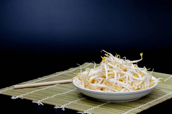 Mung bean sprout on plate and black background — 스톡 사진