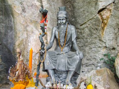 Phatthalung Tayland 'daki tapınakta eski bir münzevi heykeli