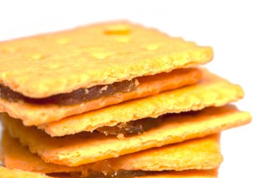 Beyaz arka plan üzerinde izole ananaslı bisküvi