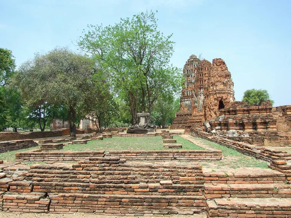 Uszkodzenie świątyni w Ayutthaya, Tajlandia. — Zdjęcie stockowe