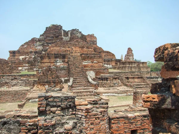 Uszkodzenie świątyni w Ayutthaya, Tajlandia. — Zdjęcie stockowe