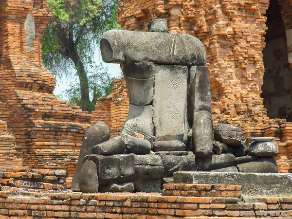 Uszkodzenie świątyni w Ayutthaya, Tajlandia. — Zdjęcie stockowe