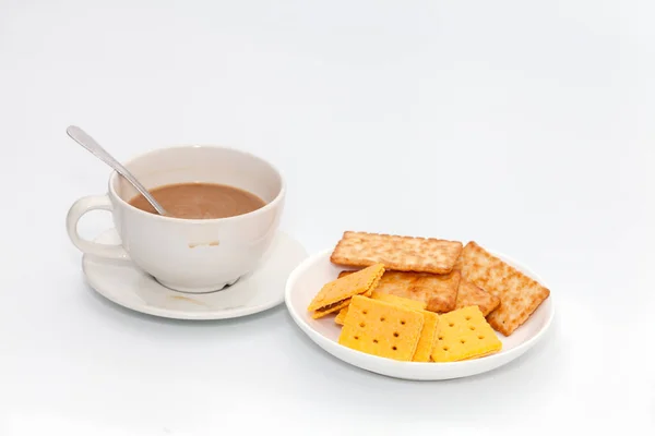 Biscotto all'ananas e caffè su sfondo bianco — Foto Stock