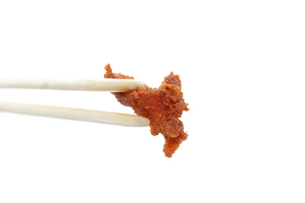 Chopsticks gebakken varkensvlees met knoflook geïsoleerd op witte achtergrond — Stockfoto