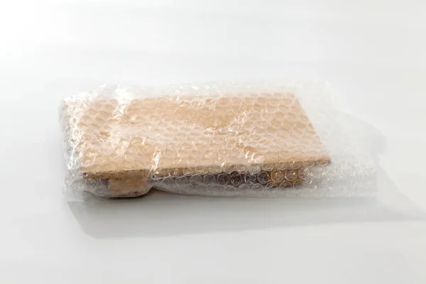 Közeli-ból White Bubble Wrap vágás fa — Stock Fotó