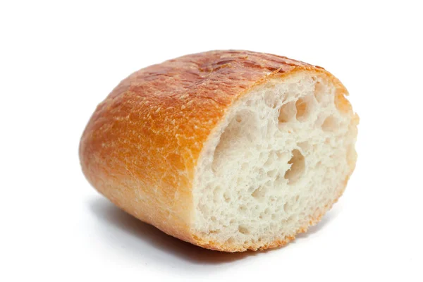 Een stuk Frans brood geïsoleerd op witte achtergrond — Stockfoto