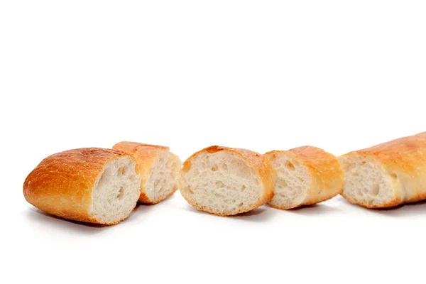 Ломтик французского хлеба на белом фоне — стоковое фото