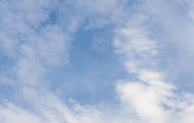 Taze mavi bulut Tayland 'da güneşli bir günde