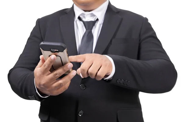 Бизнесмен в костюме использует смартфон — стоковое фото