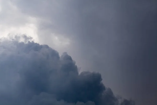 Nube grigia prima della tempesta in arrivo in Thailandia — Foto Stock