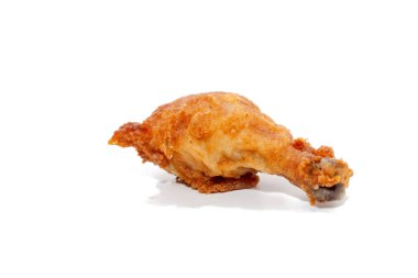 Beyaz arka planda izole edilmiş kızarmış tavuğu kapat