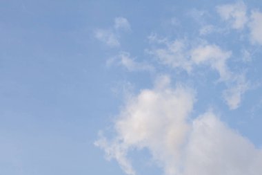 Tayland 'da yağmur yağmadan önce hüzünlü mavi gökyüzü