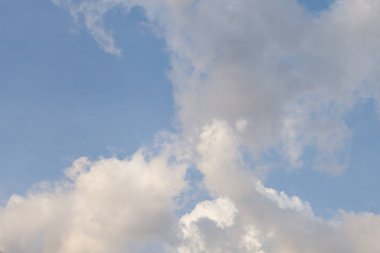 Tayland 'da yağmur yağmadan önce hüzünlü mavi gökyüzü