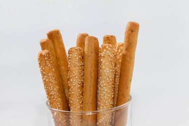 Ekmeği cama yapıştır.