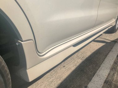 Yaklaşın. Arabadan inin.