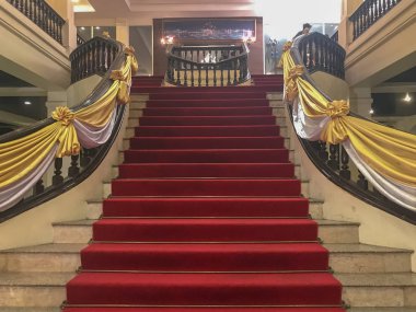 Düğün salonundaki binanın merdiveni.