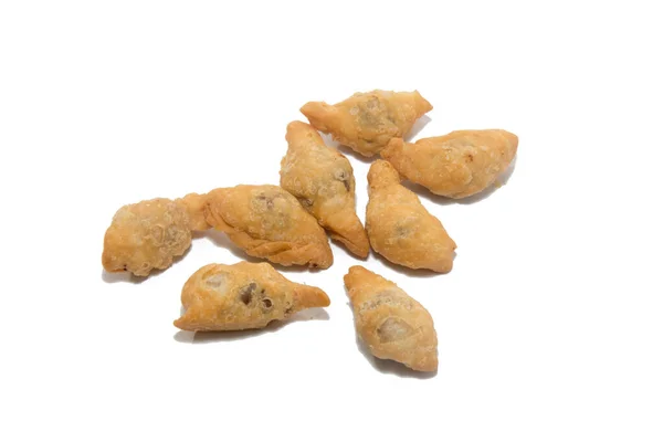 Close up de Fried Chicken Dumplings no fundo branco — Fotografia de Stock