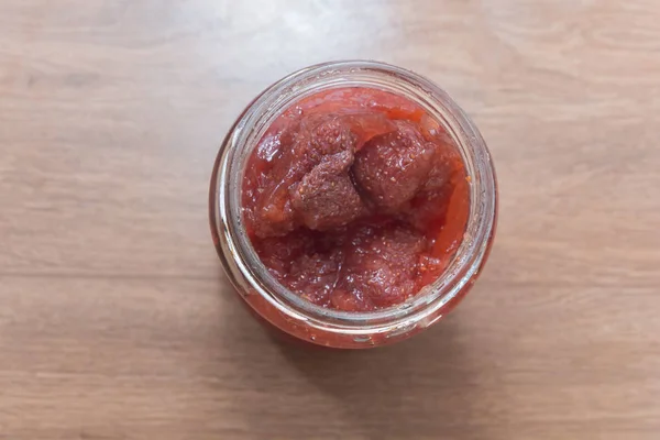 Close up of bread and strawberry jam — Stock Photo, Image