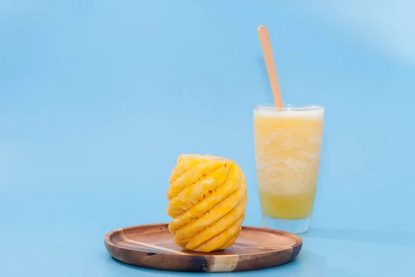 Închiderea smoothie-ului de ananas în sticlă — Fotografie, imagine de stoc