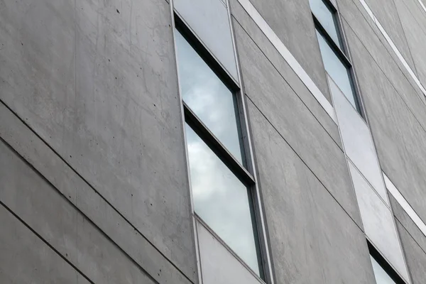 Perto de janela de vidro do edifício moderno — Fotografia de Stock