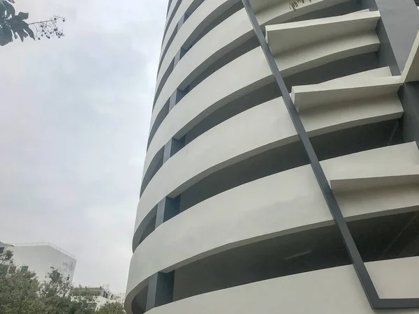 Rampa do edifício do parque de estacionamento na Tailândia — Fotografia de Stock