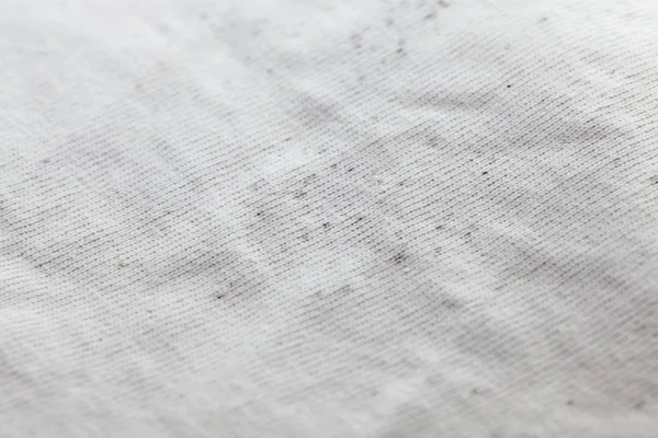 Närbild av möglig på smutsig vit t-shirt — Stockfoto