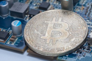 Yazdırılmış devre kartındaki bitcoin 'i kapat