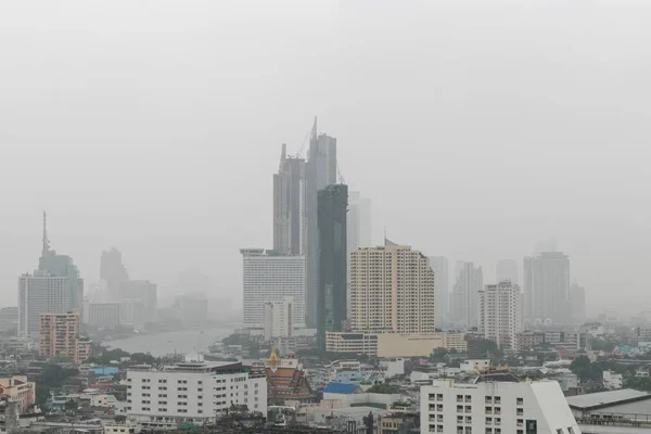 Bangkok City Building im Regen — Stockfoto