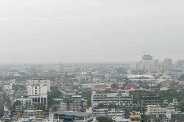 Edificio della città di Bangkok nel giorno della pioggia — Foto Stock