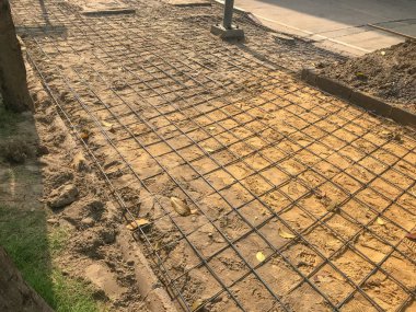 Tayland 'da inşaat halindeki çelik toprak ve patika