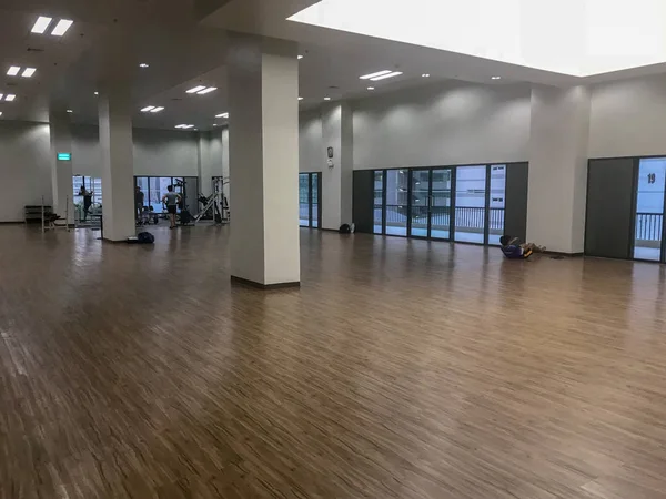 Espaço vazio no salão grande para o exercício — Fotografia de Stock