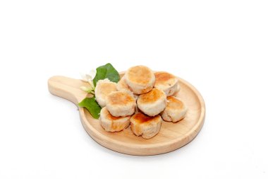 Beyaz arka planda Phuket Tayland 'da tao sor cake ya da ay pastası