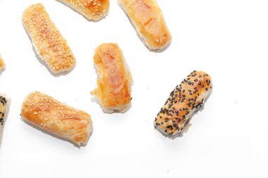 Beyaz arka planda Phuket Tayland 'da tao sor cake ya da ay pastası