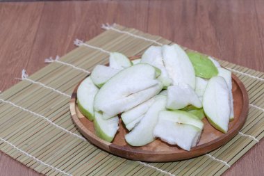 Tahta tabakta Guava Thai meyvesi.