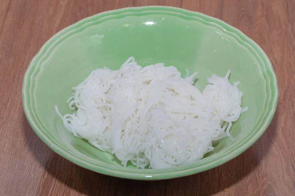 Рис вермичелли, каном джин, тайская лапша на миске — стоковое фото