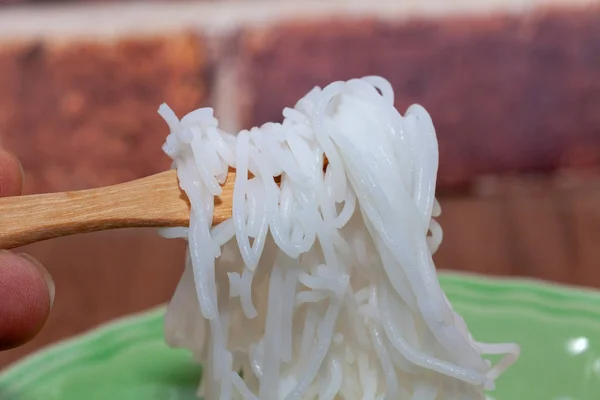 Arroz vermicelli, kanom jeen, fideos tailandeses en un tazón —  Fotos de Stock