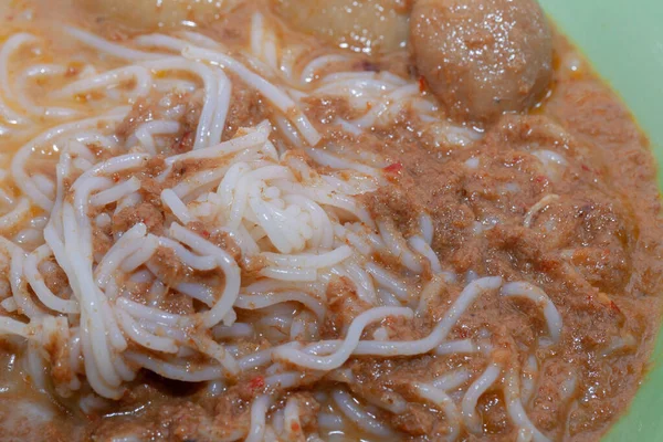 Arroz vermicelli, kanom jeen, fideos tailandeses en un tazón —  Fotos de Stock