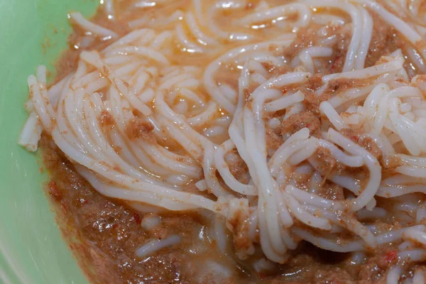 Vermicelli di riso, kanom jeen, spaghetto tailandese sulla ciotola — Foto Stock