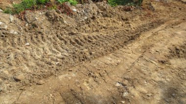 Tayland 'da inşaat ve drenaj boruları kirli yol